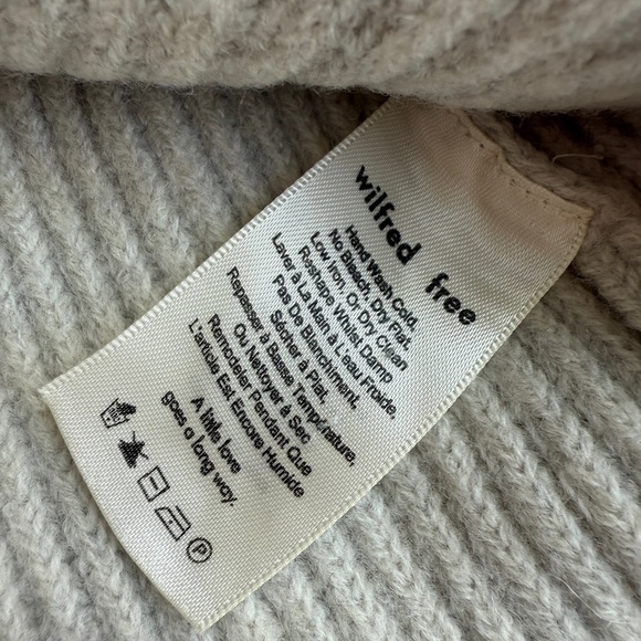 WILFRED Free 100% Merino Wool Crop Turtleneck Long Sleeve Sweater Size Medium - Picture 4 of 10